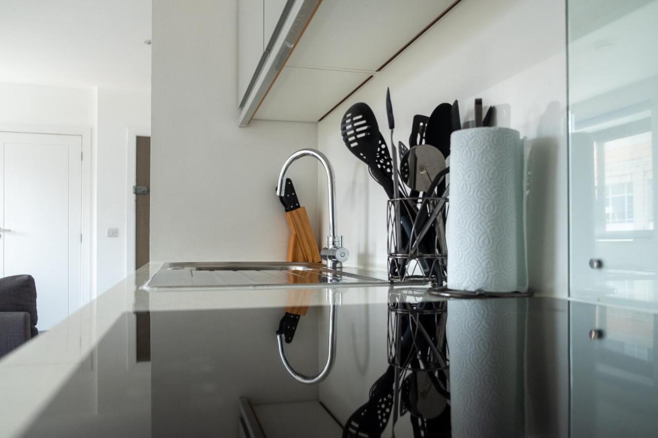 Modern One Bedroom Apartment In Town Centre & 4 Min To The Beach بورنماوث المظهر الخارجي الصورة