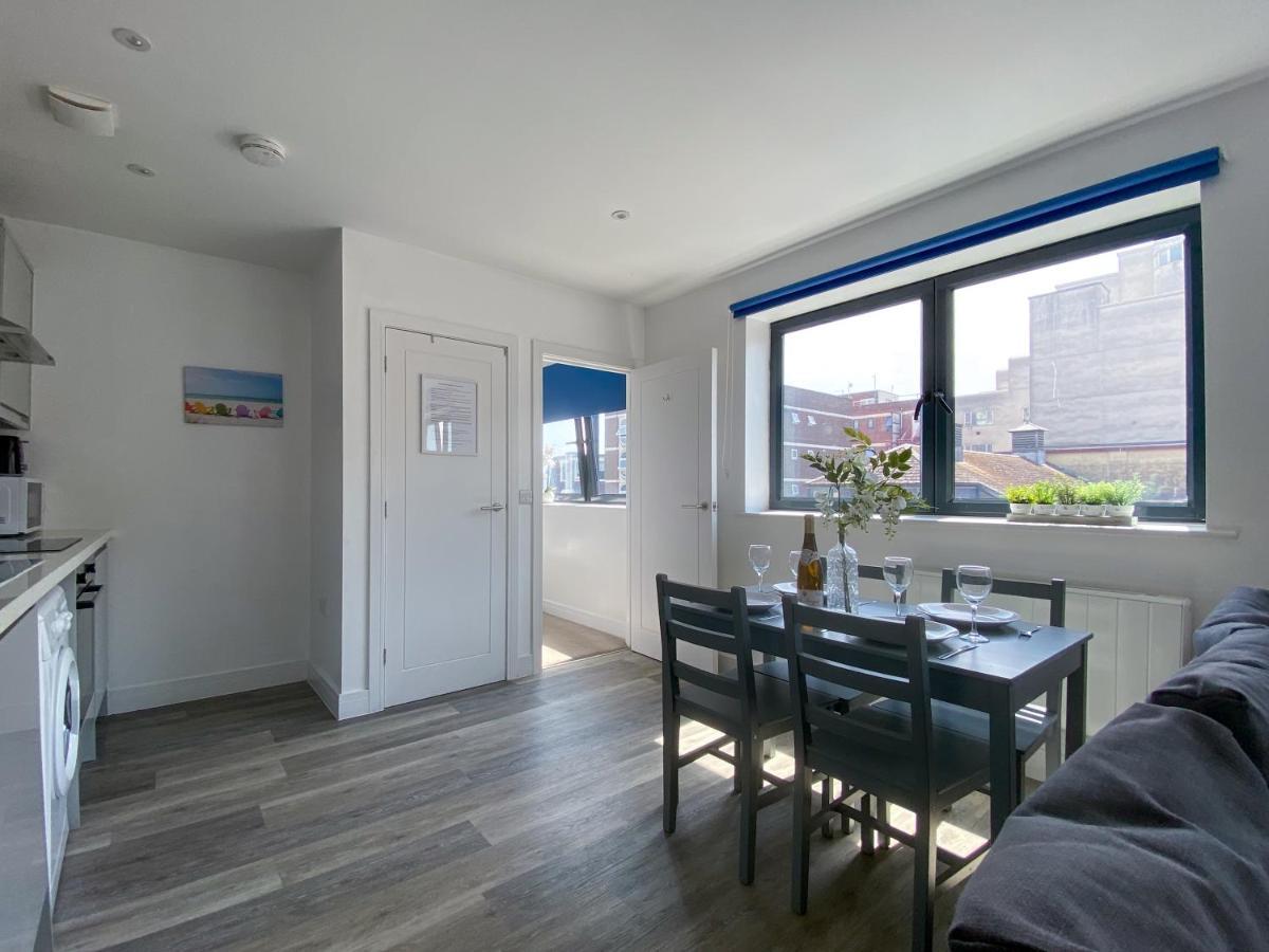 Modern One Bedroom Apartment In Town Centre & 4 Min To The Beach بورنماوث المظهر الخارجي الصورة